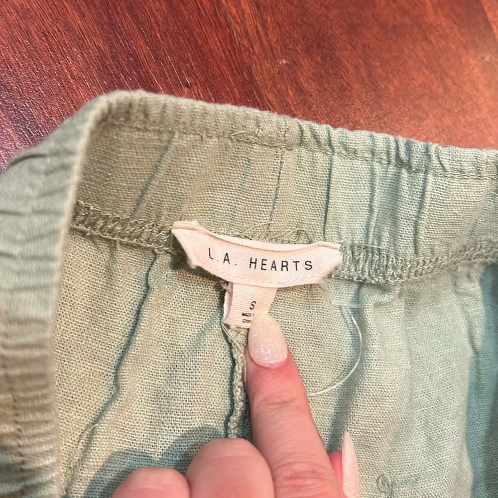 size small green L.A. Hearts linen high waisted shorts - Picture 3 of 3